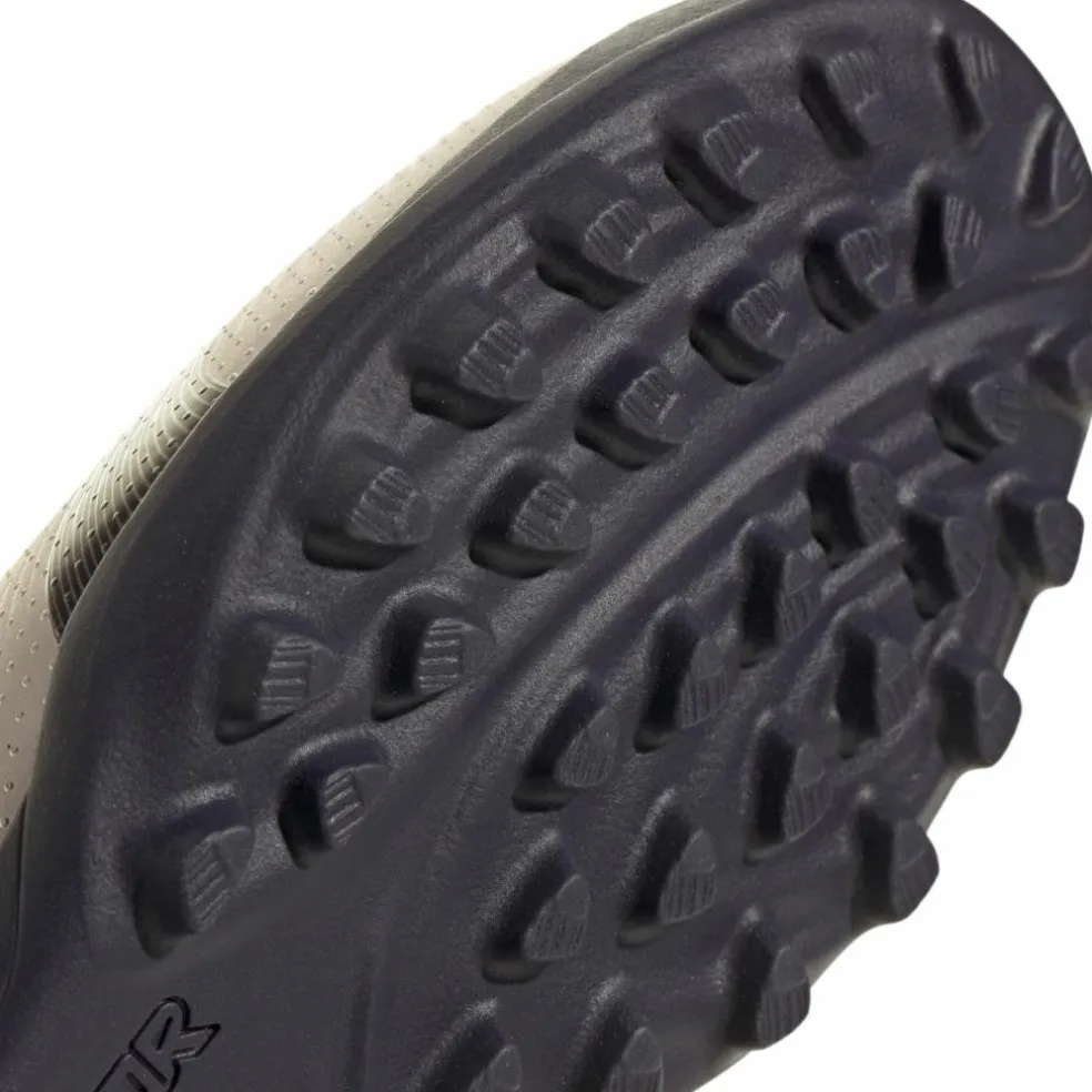 adidas · PREDATOR LEAGUE TF J