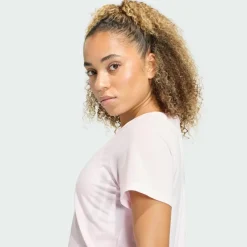 adidas · Workout Essentials T-Shirt mit tiefem