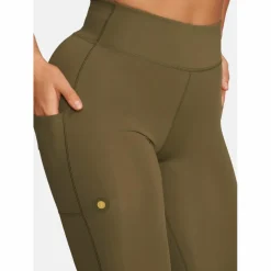 Gold's Gym · BROOKE