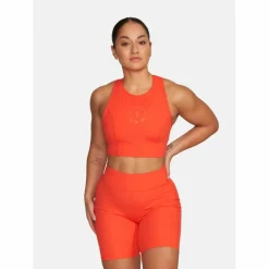 Gold's Gym · LAURA