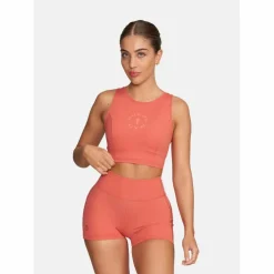 Gold's Gym · LAURA