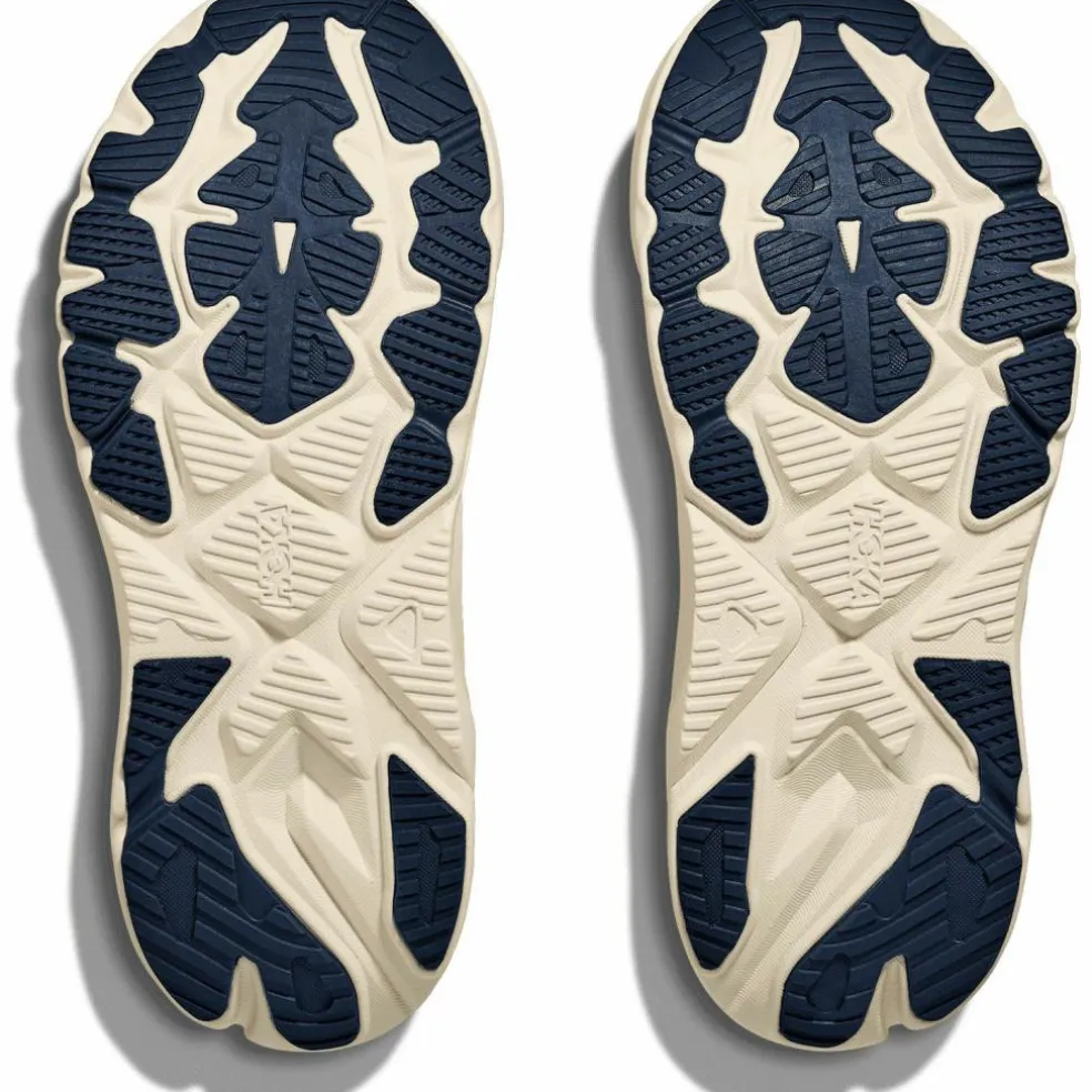 HOKA · Arahi 8
