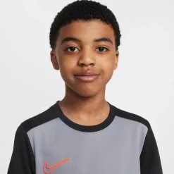 Nike · Academy 25