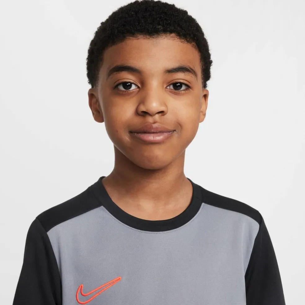 Nike · Academy 25