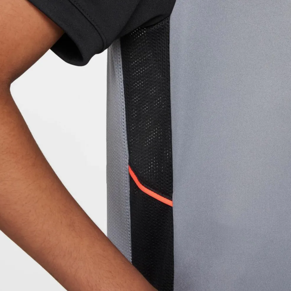 Nike · Academy 25