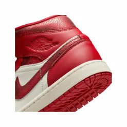Nike · Air 1 Mid SE Cracked Leather Damen Beige