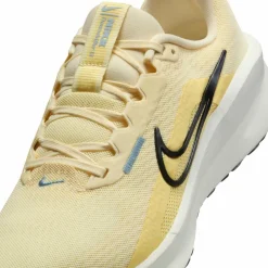 Nike · DOWNSHIFTER 13