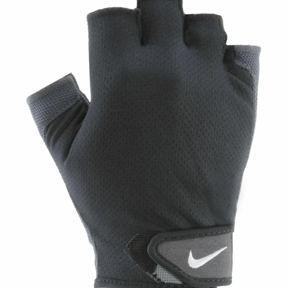 Nike · Essential