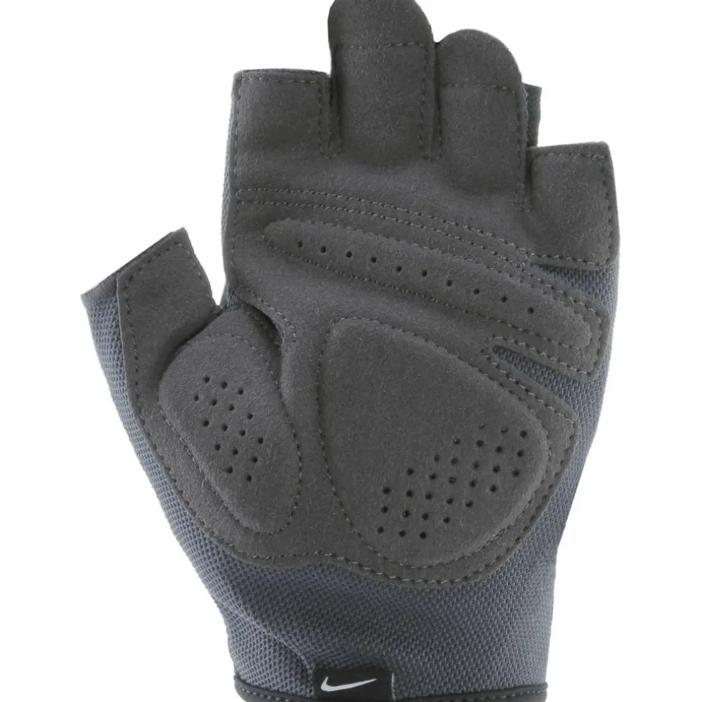 Nike · Essential