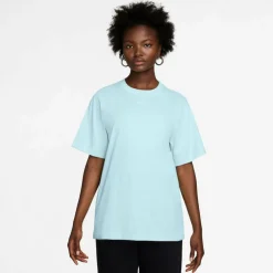 Nike · Essential