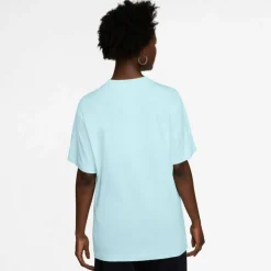 Nike · Essential