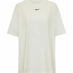 Nike · Essential