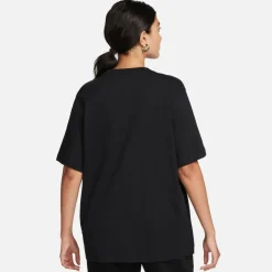 Nike · Essential