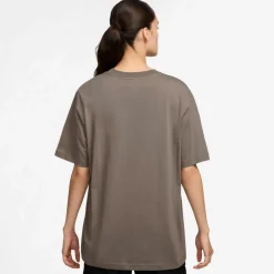 Nike · Essential