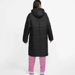 Nike · Essentials