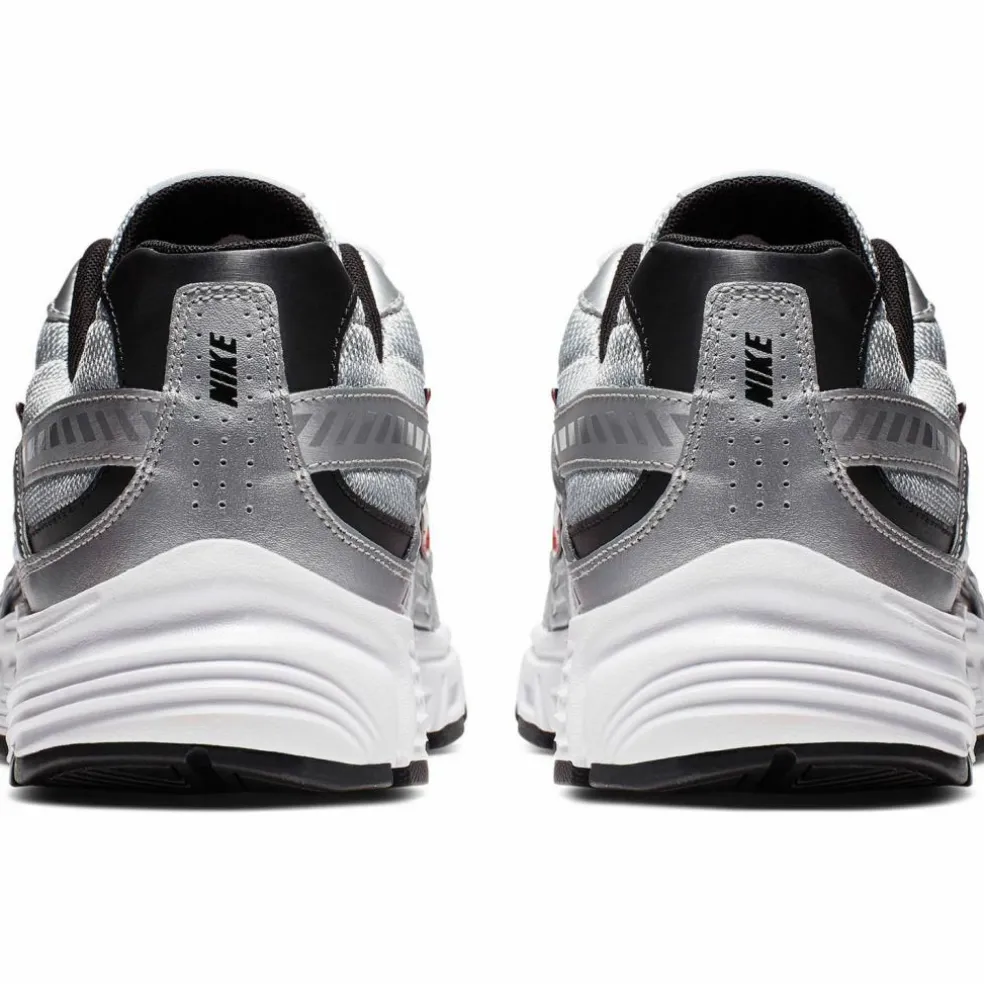 Nike · Initiator