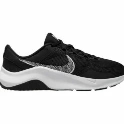 Nike · Legend Essential 3