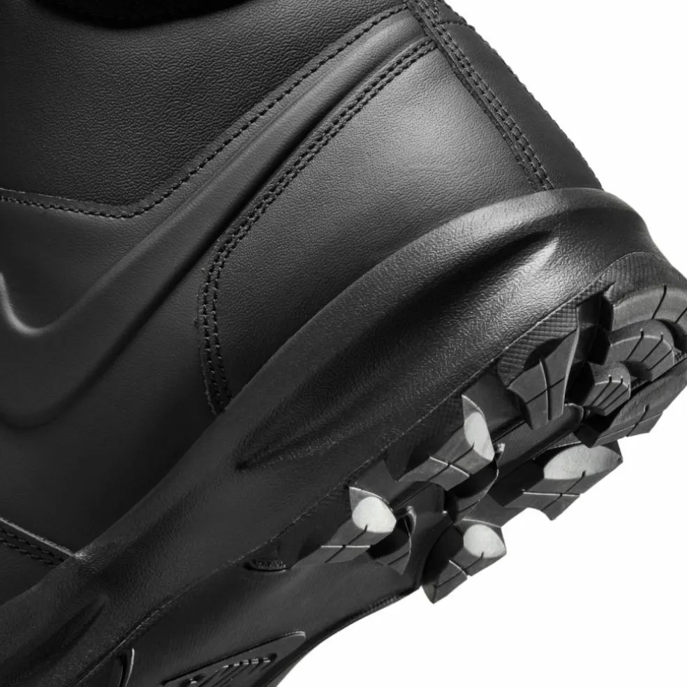 Nike · MANOA