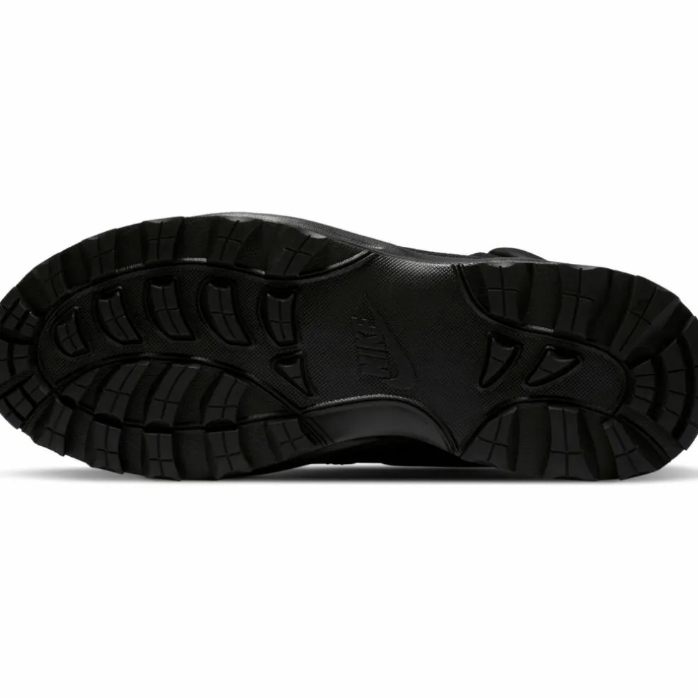 Nike · MANOA