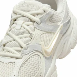 Nike · NIKE V5 RNR