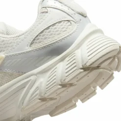 Nike · NIKE V5 RNR