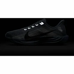 Nike · PEGASUS PLUS