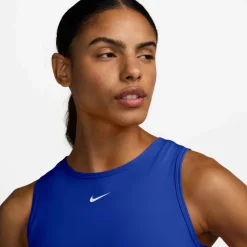 Nike · Pro 365