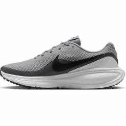Nike · REVOLUTION 8