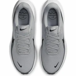 Nike · REVOLUTION 8