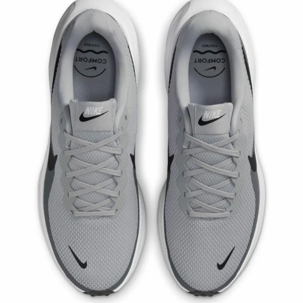 Nike · REVOLUTION 8