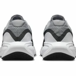 Nike · REVOLUTION 8