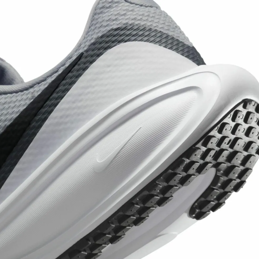 Nike · REVOLUTION 8