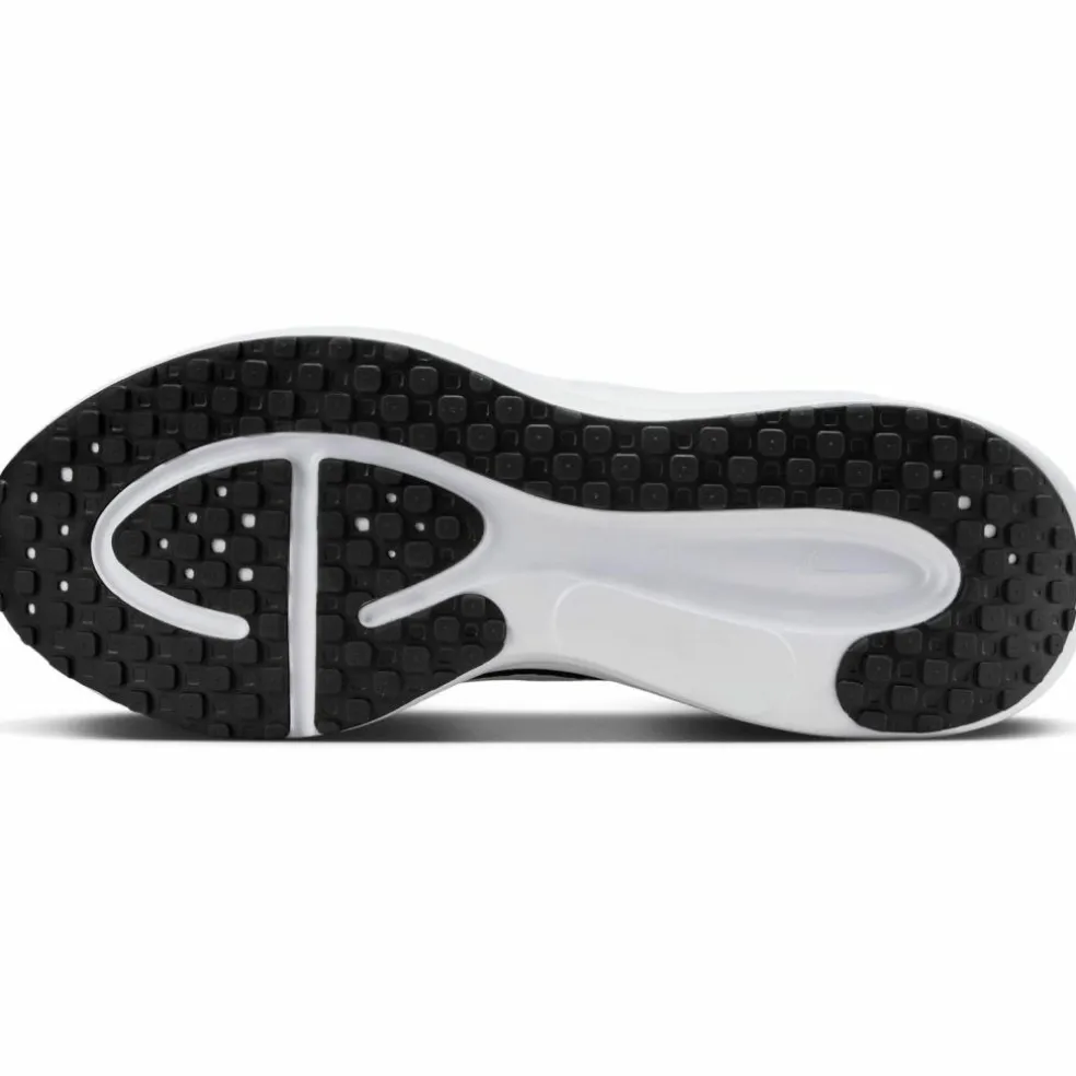 Nike · REVOLUTION 8