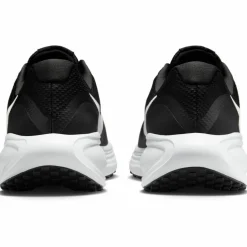 Nike · REVOLUTION 8