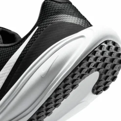 Nike · REVOLUTION 8