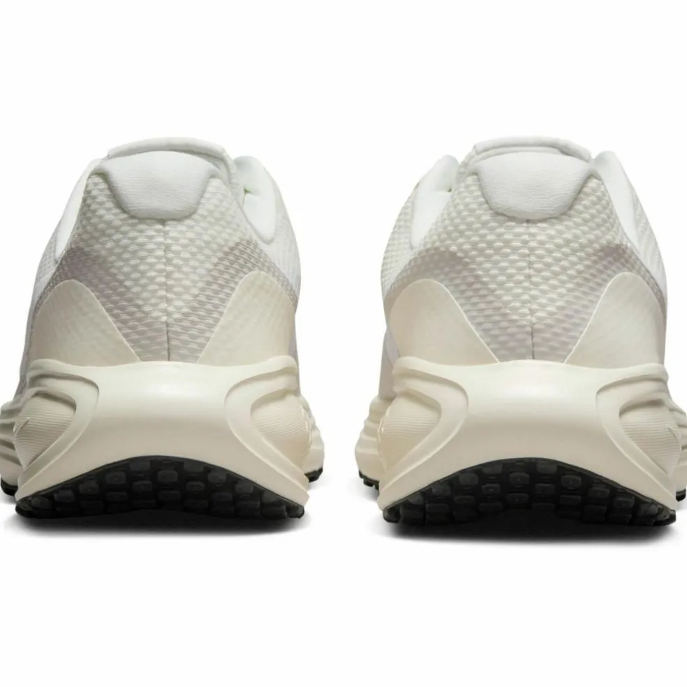 Nike · REVOLUTION 8