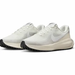 Nike · REVOLUTION 8