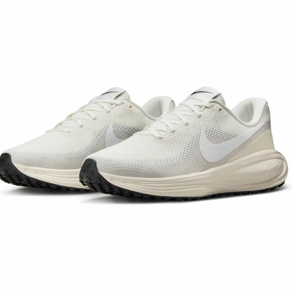 Nike · REVOLUTION 8