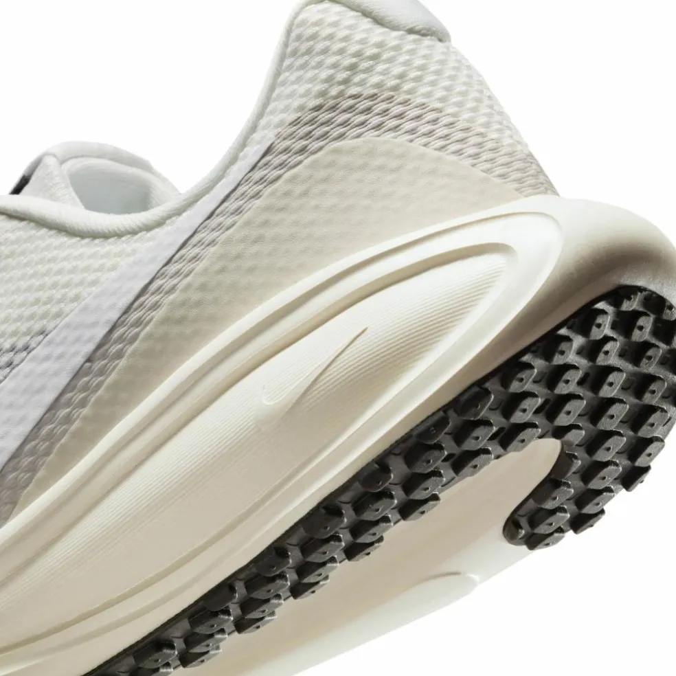 Nike · REVOLUTION 8