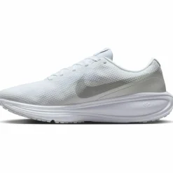 Nike · REVOLUTION 8