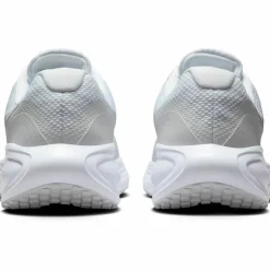 Nike · REVOLUTION 8