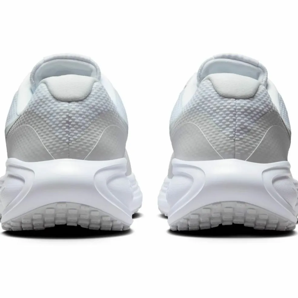Nike · REVOLUTION 8