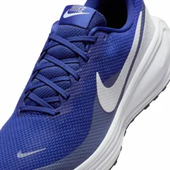 Nike · REVOLUTION 8