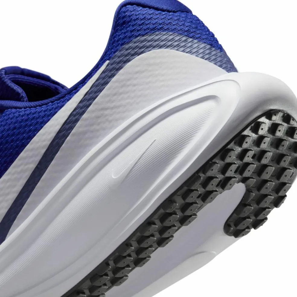 Nike · REVOLUTION 8