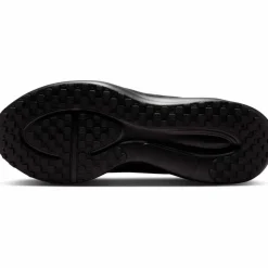 Nike · REVOLUTION 8