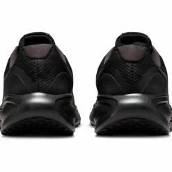 Nike · REVOLUTION 8