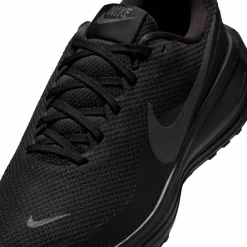 Nike · REVOLUTION 8