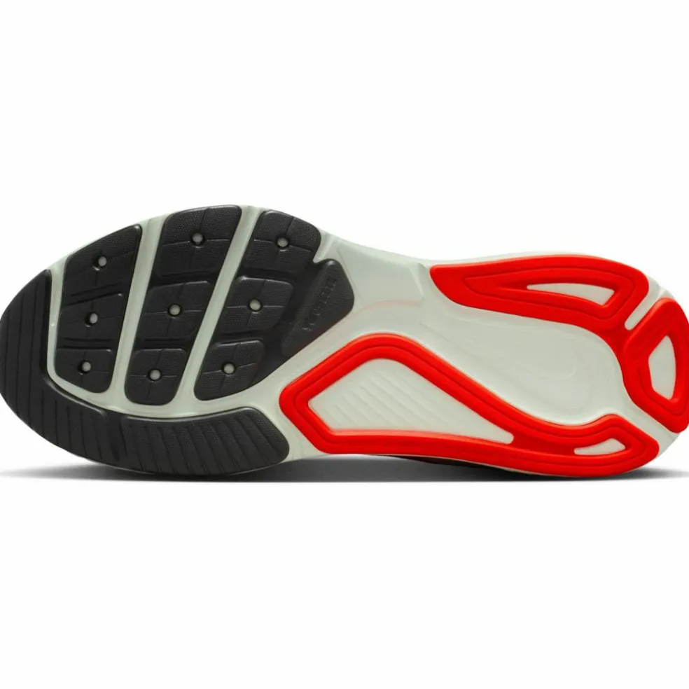 Nike · STRUCTURE 26