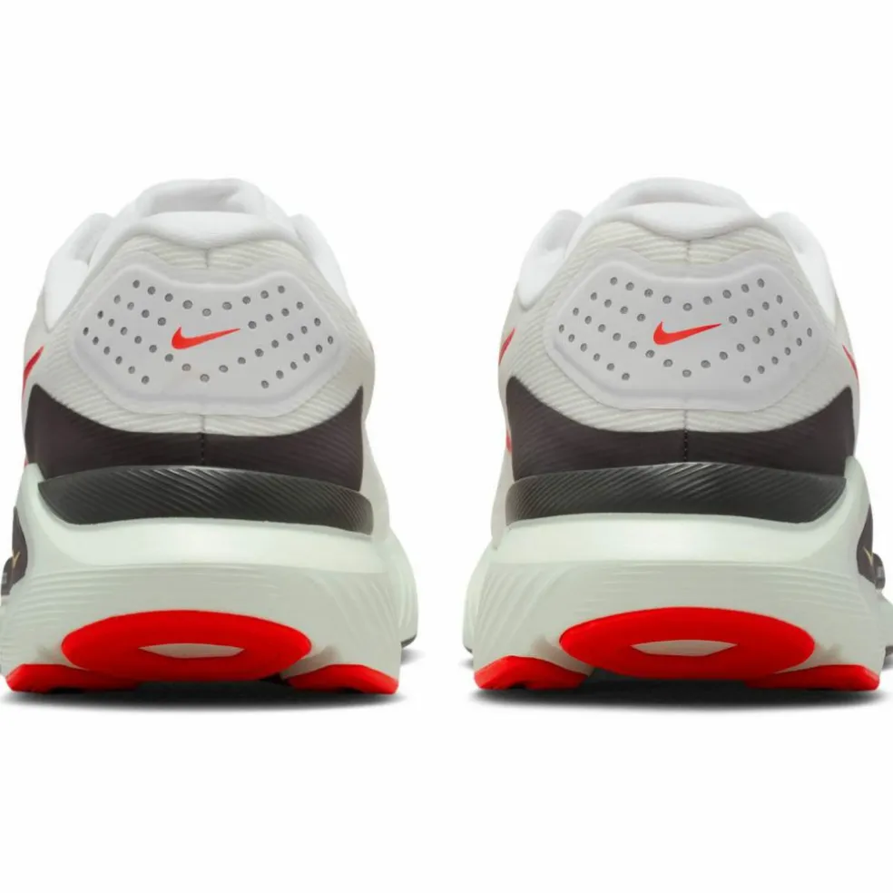 Nike · STRUCTURE 26