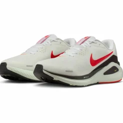 Nike · STRUCTURE 26